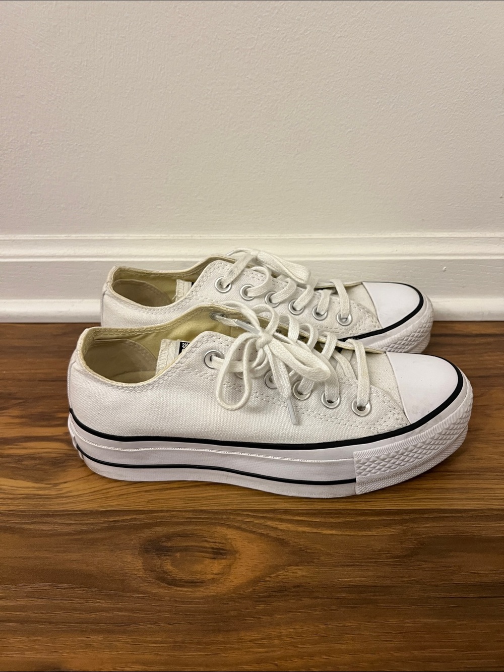 CONVERSE| White Low-Top Canvas platform Sneakers sz 5